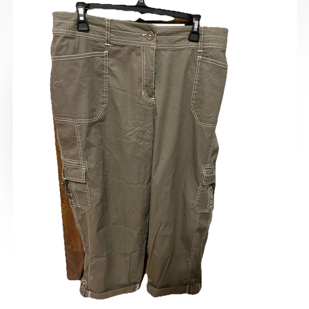 Casual Cato Cargo Capri Pants NWT 16w